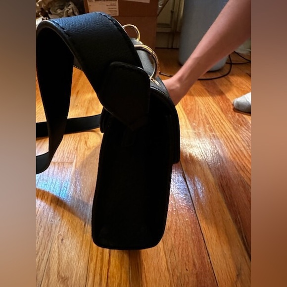 Guess Purse. In great condition. - Picture 4 of 7